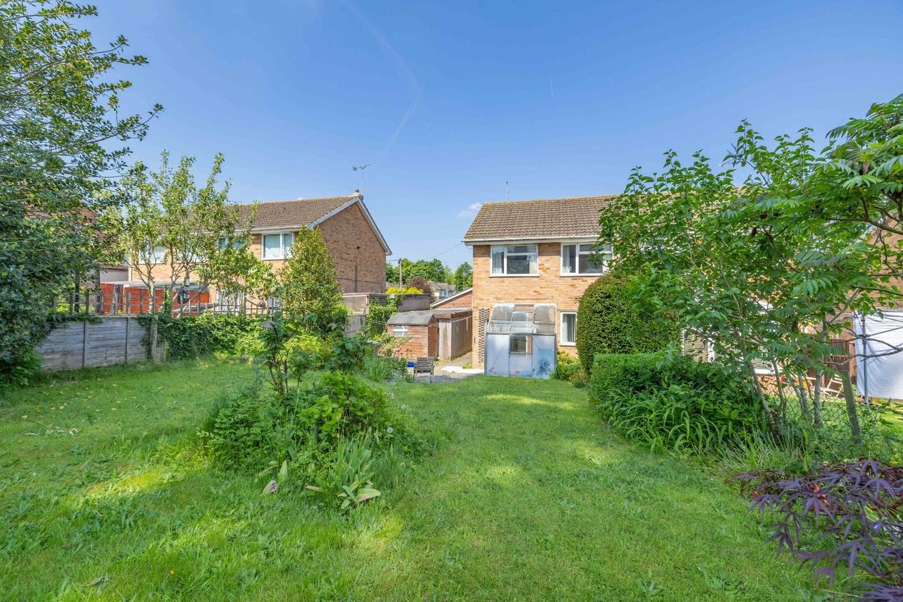 Properties For Sale in Chiltern End Ashford