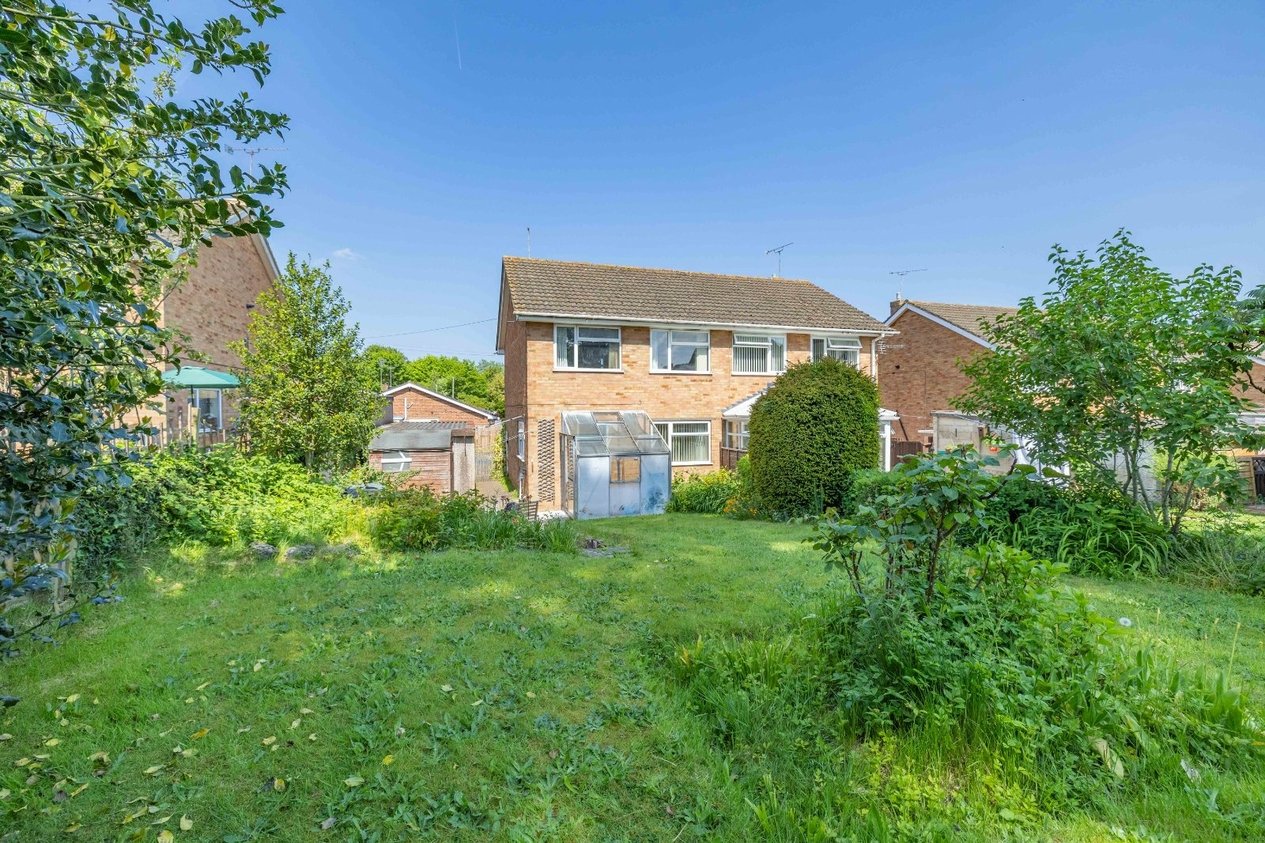 Properties For Sale in Chiltern End Ashford