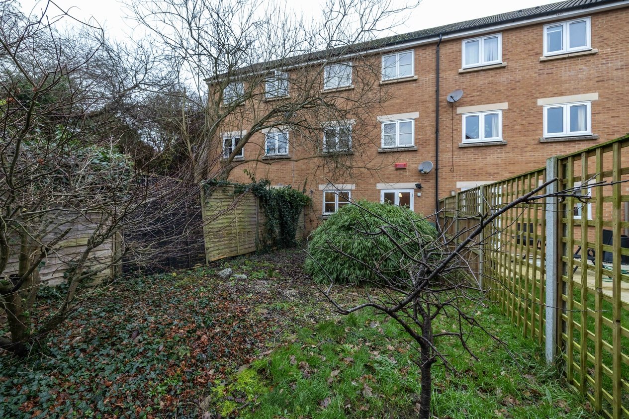 Properties Under Offer in Chineham Way Canterbury