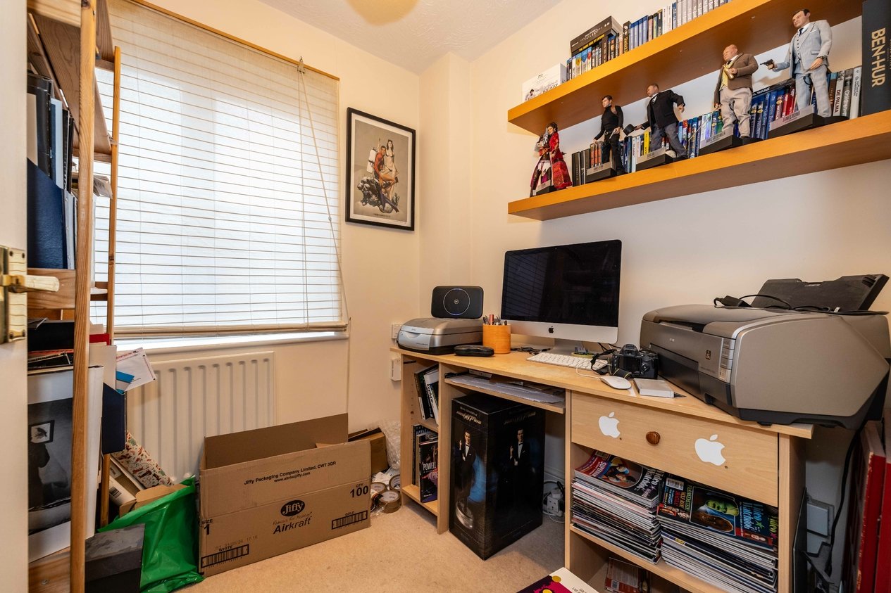 Properties Under Offer in Chineham Way Canterbury