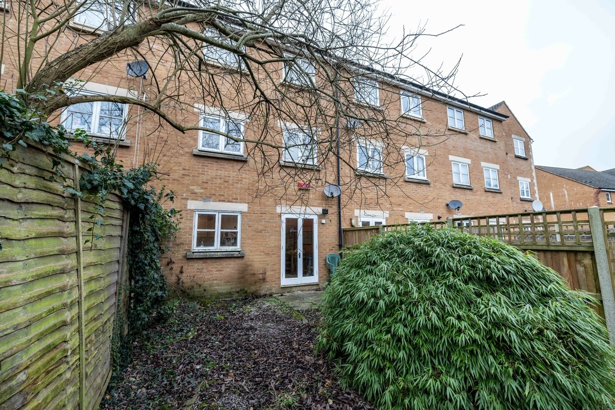 Properties Under Offer in Chineham Way Canterbury