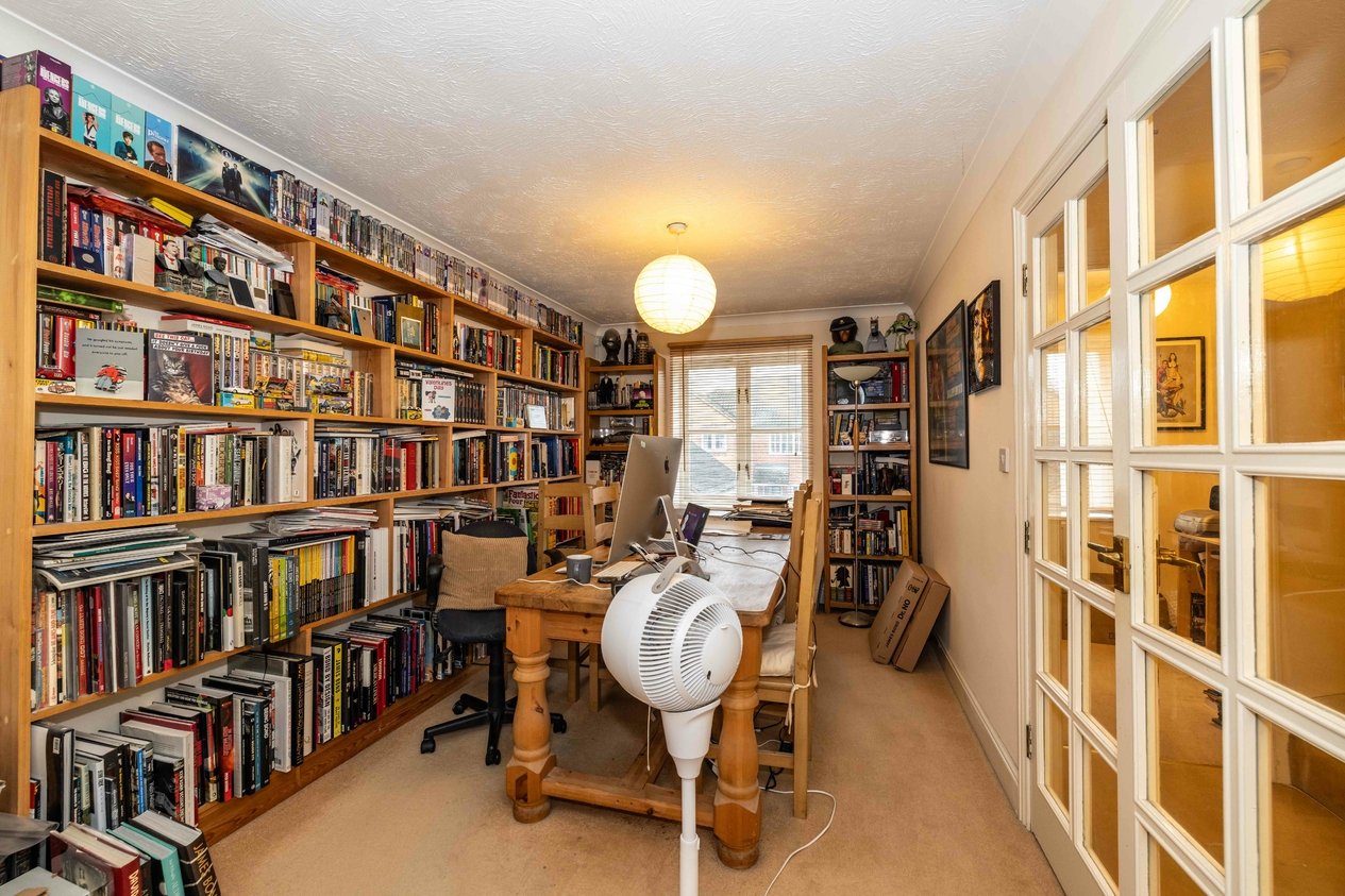 Properties Under Offer in Chineham Way Canterbury