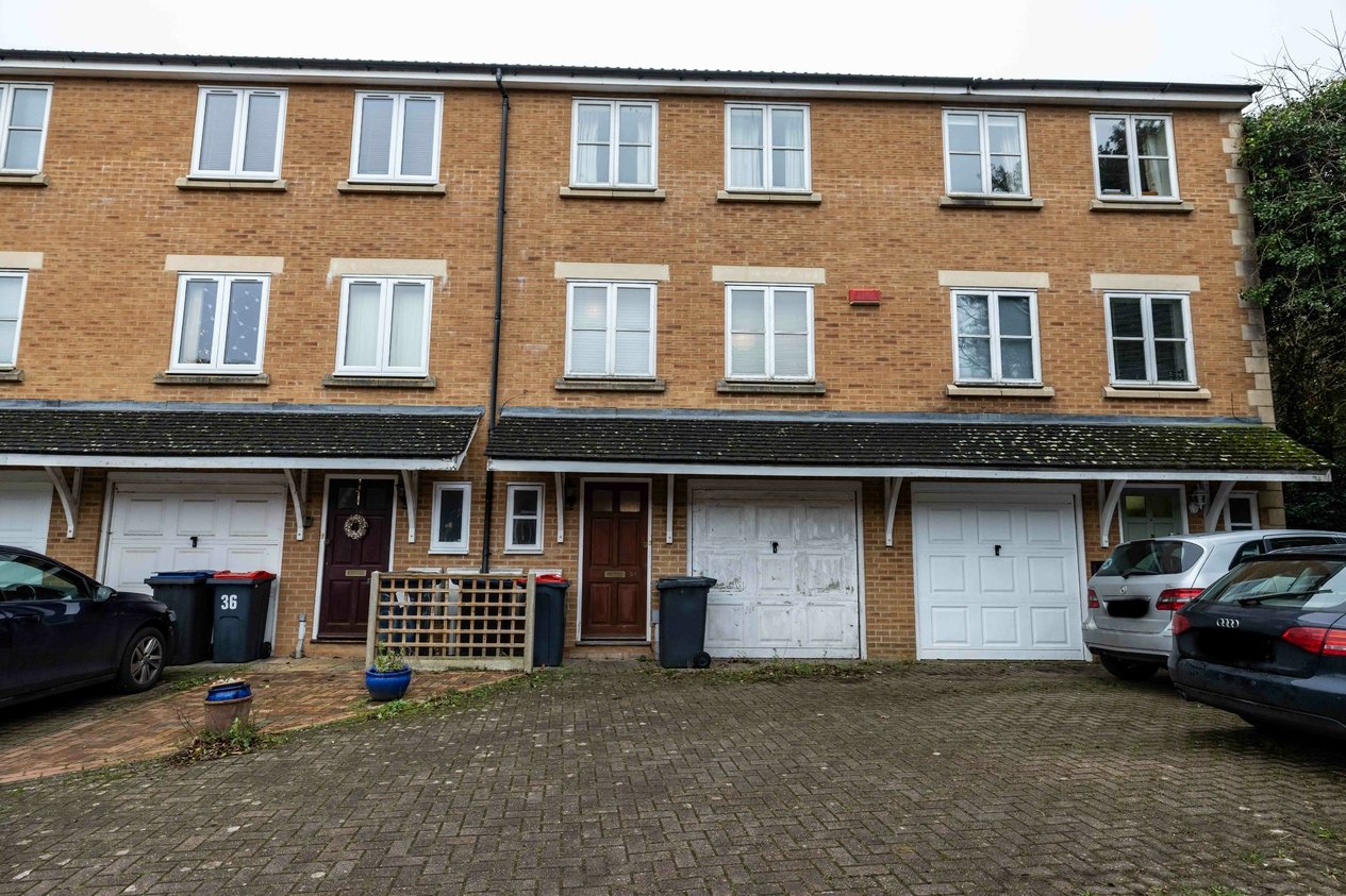 Properties Under Offer in Chineham Way Canterbury