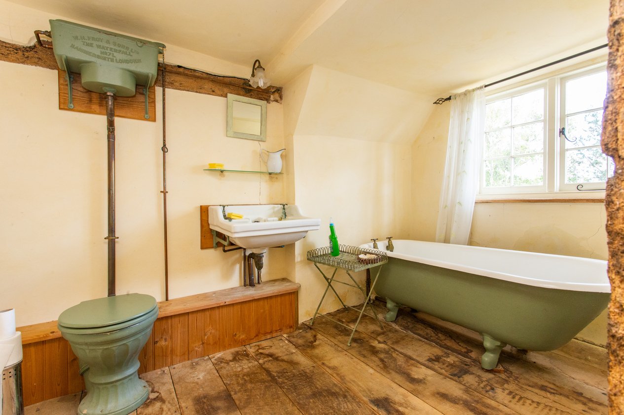 Properties Under Offer in Church Road Oare