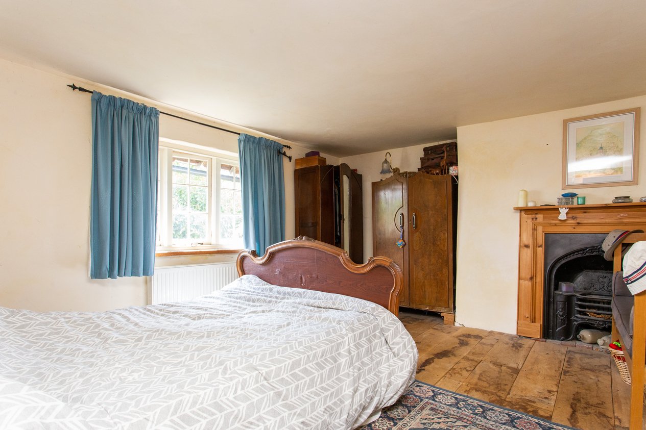 Properties Under Offer in Church Road Oare