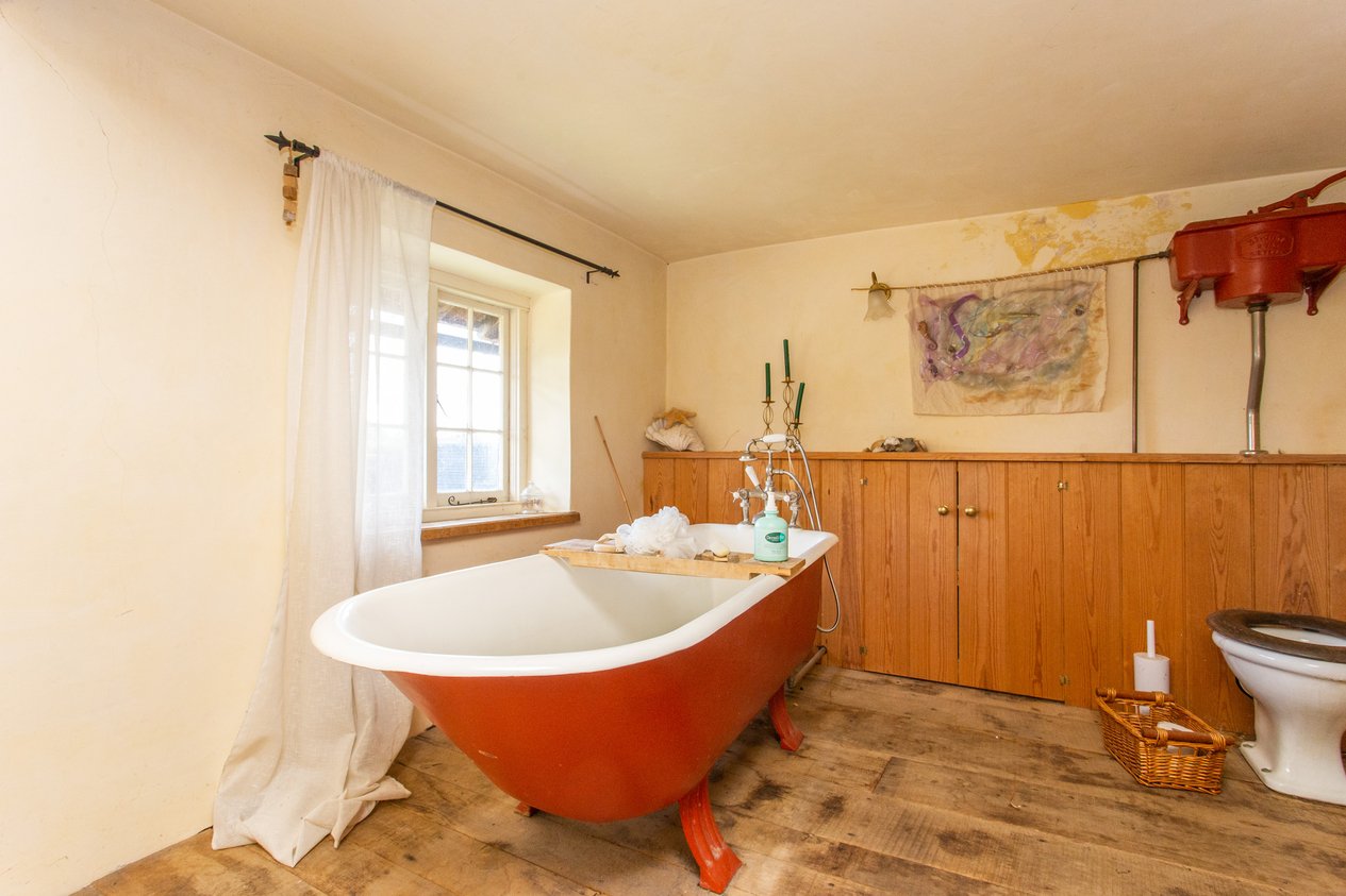 Properties Under Offer in Church Road Oare