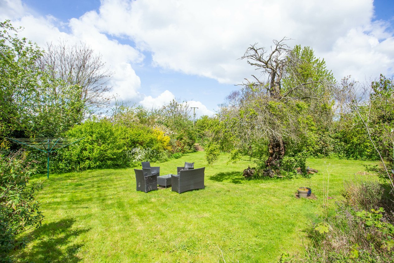 Properties Under Offer in Church Road Oare