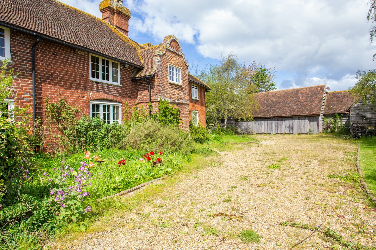 Properties Under Offer in Church Road Oare