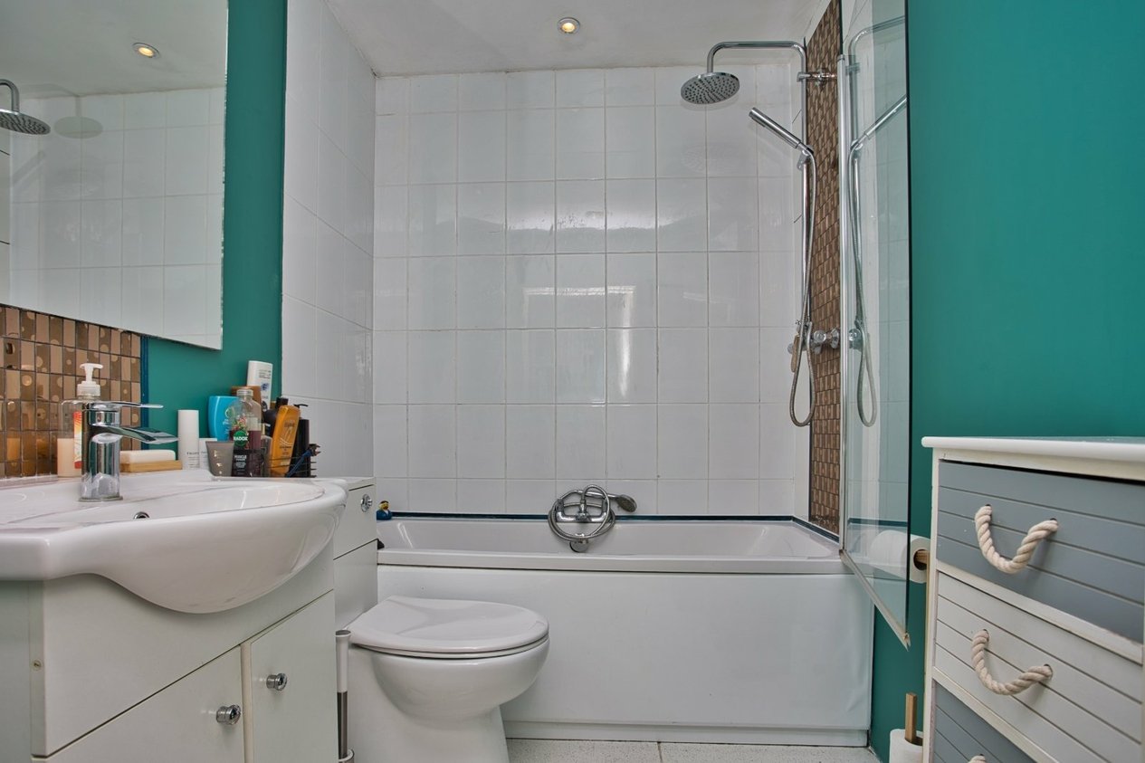 Properties Under Offer in Clifton Gardens Folkestone