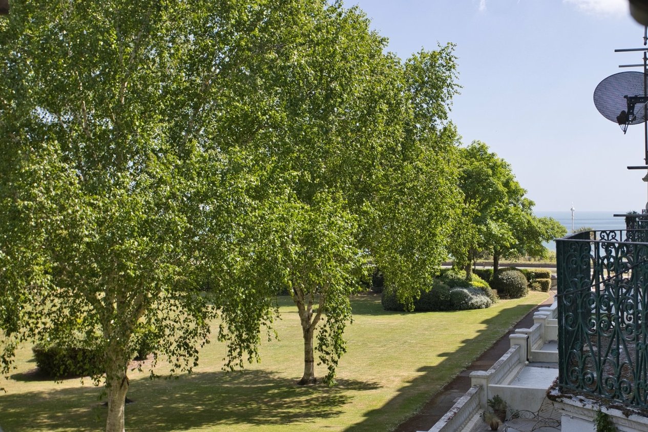 Properties Under Offer in Clifton Gardens Folkestone