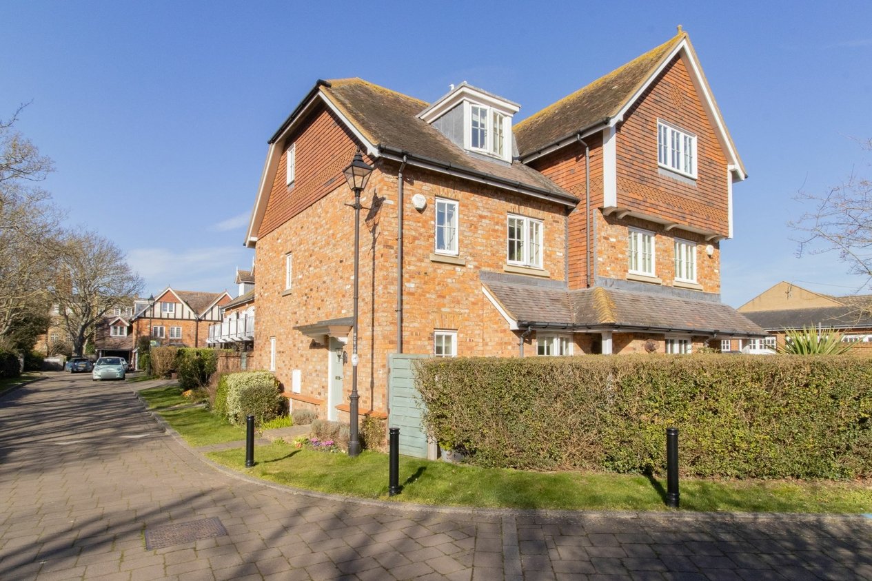 Properties For Sale in College Gardens  Westgate-On-Sea