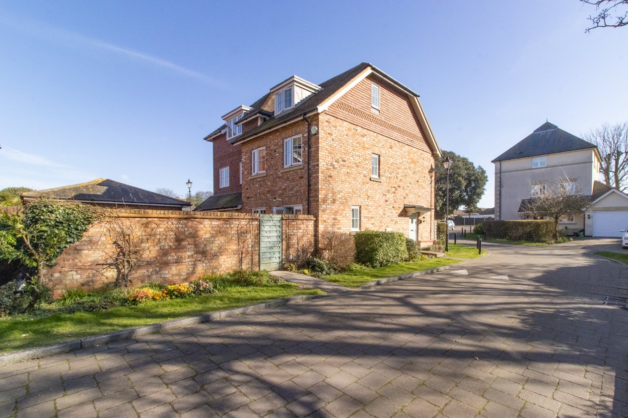 Properties For Sale in College Gardens Westgate-On-Sea