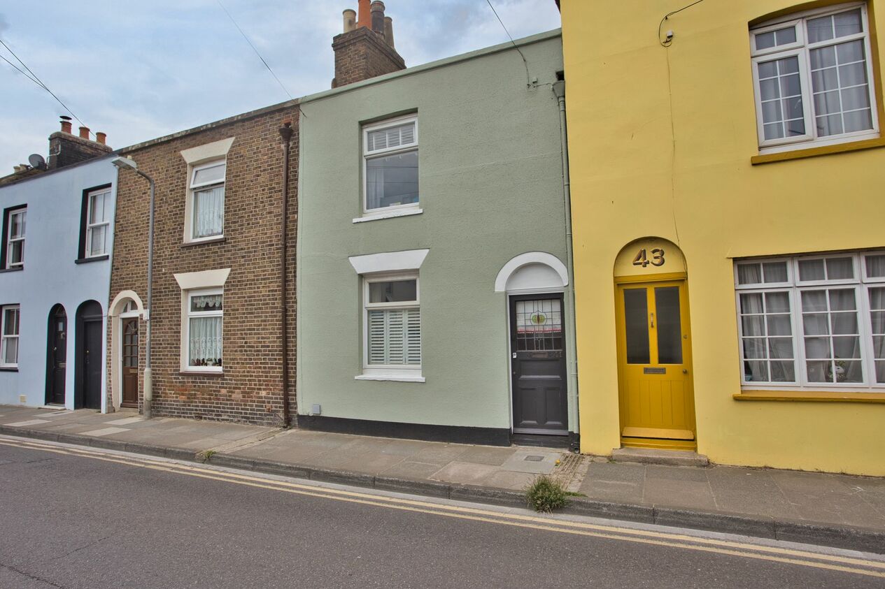 Properties For Sale in College Road  Deal