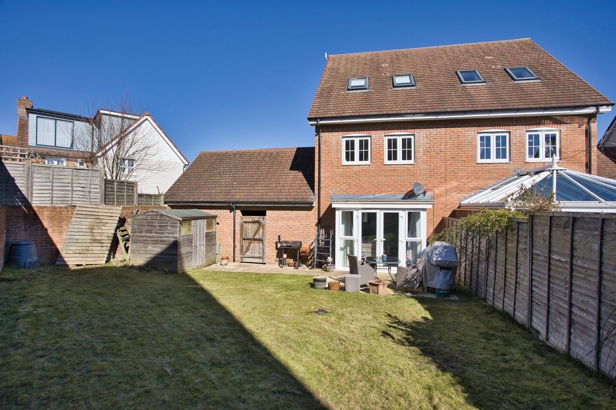 Properties Under Offer in Colmanton Grove Deal