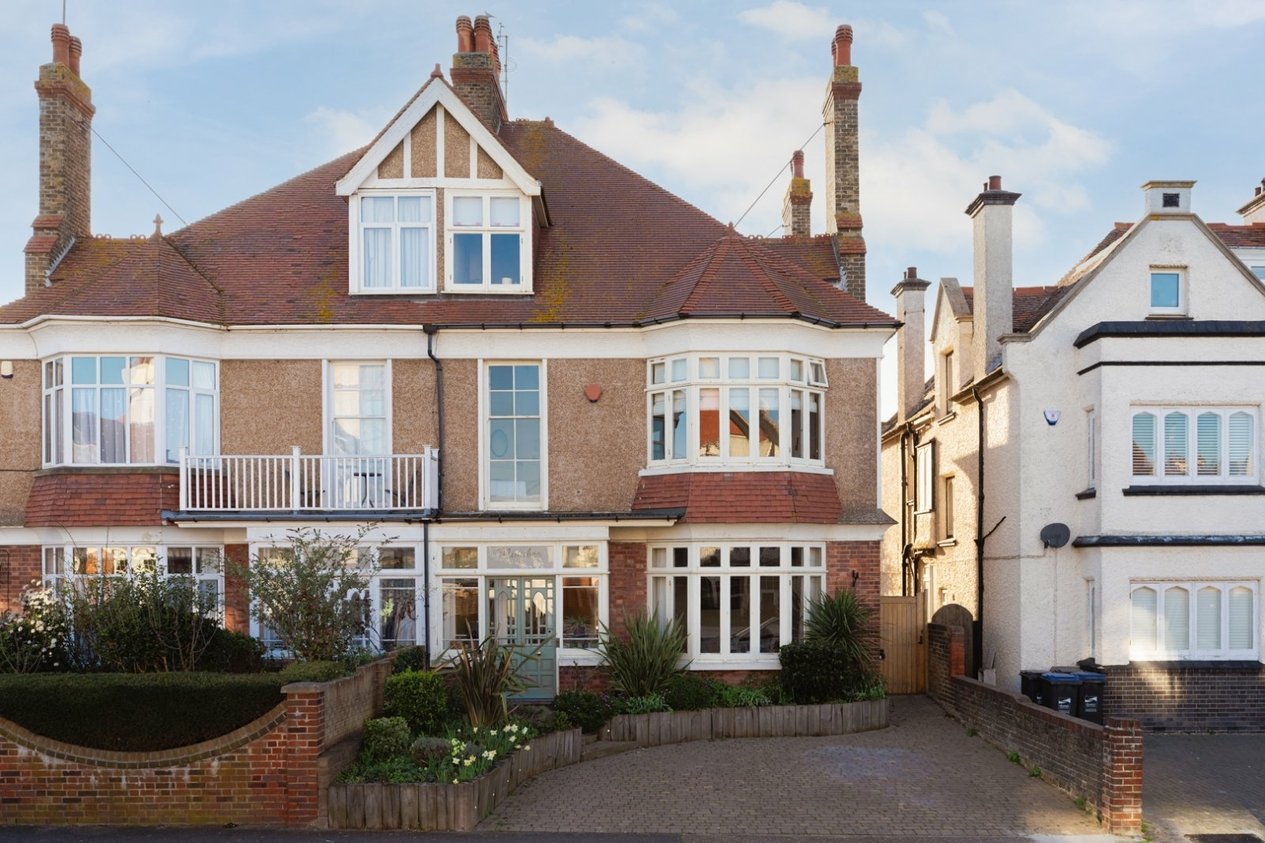 Properties Under Offer in Cornwall Gardens Cliftonville