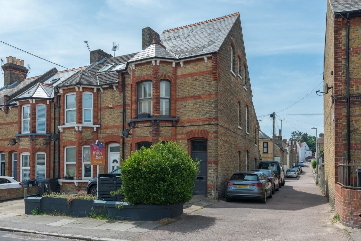Properties Sold Subject To Contract in Crescent Road 