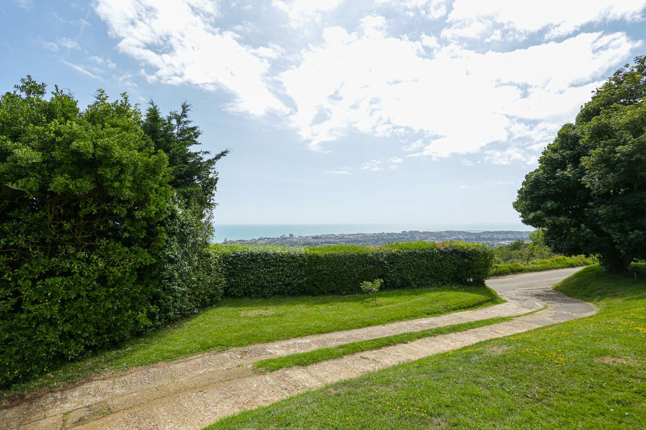 Properties Under Offer in Crete Road East Folkestone