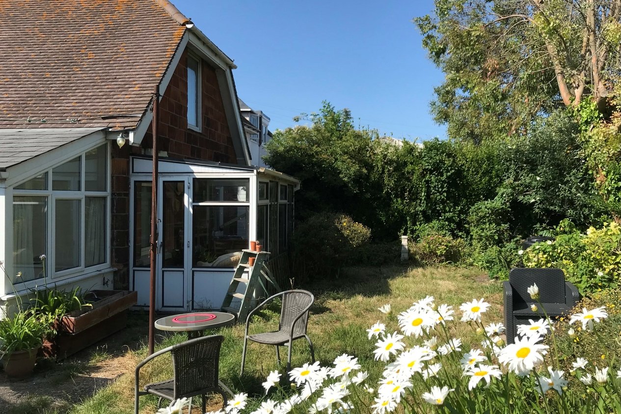 Properties Under Offer in Cross Road Deal