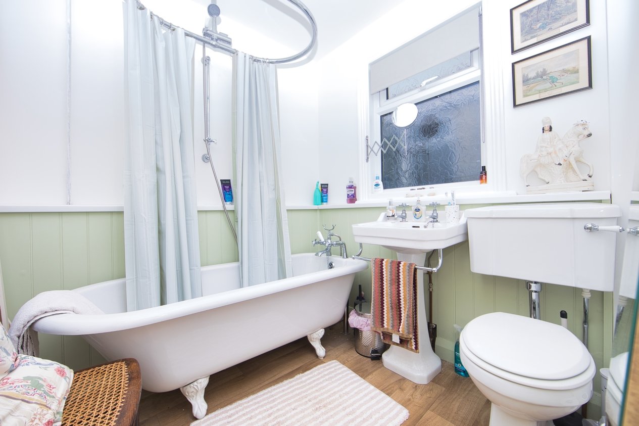 Properties Under Offer in Cross Road Deal