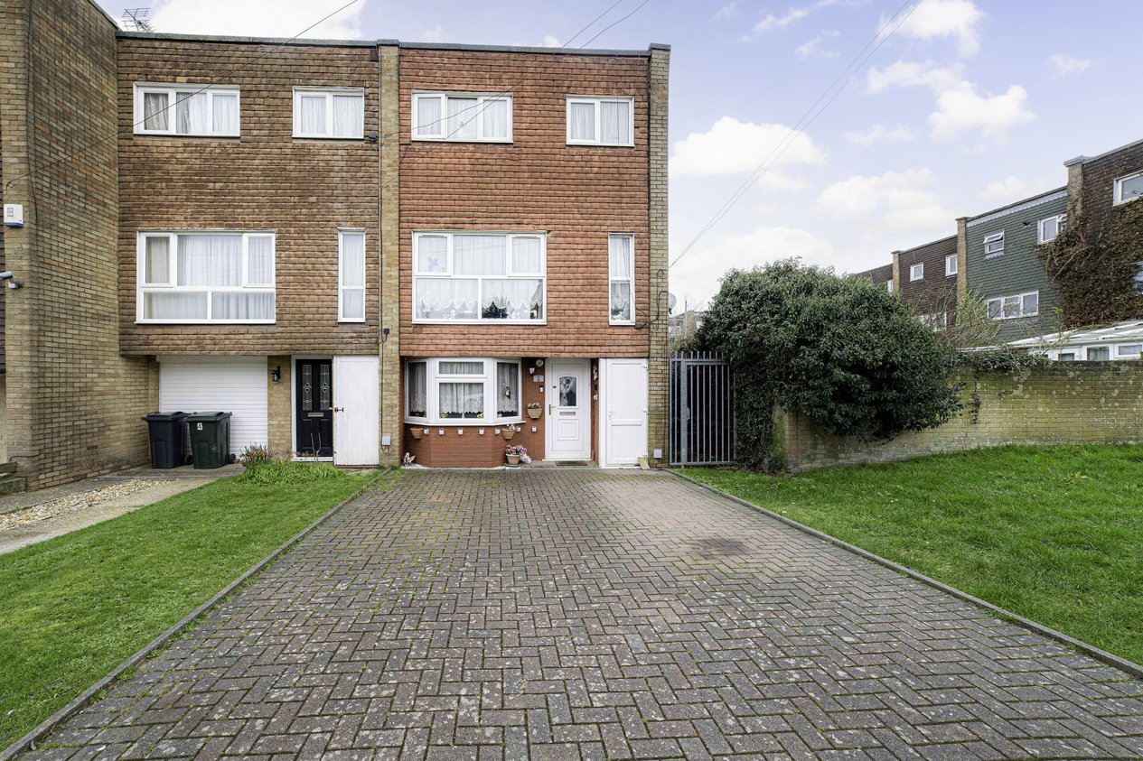 Properties For Sale in Crownfield Road Ashford