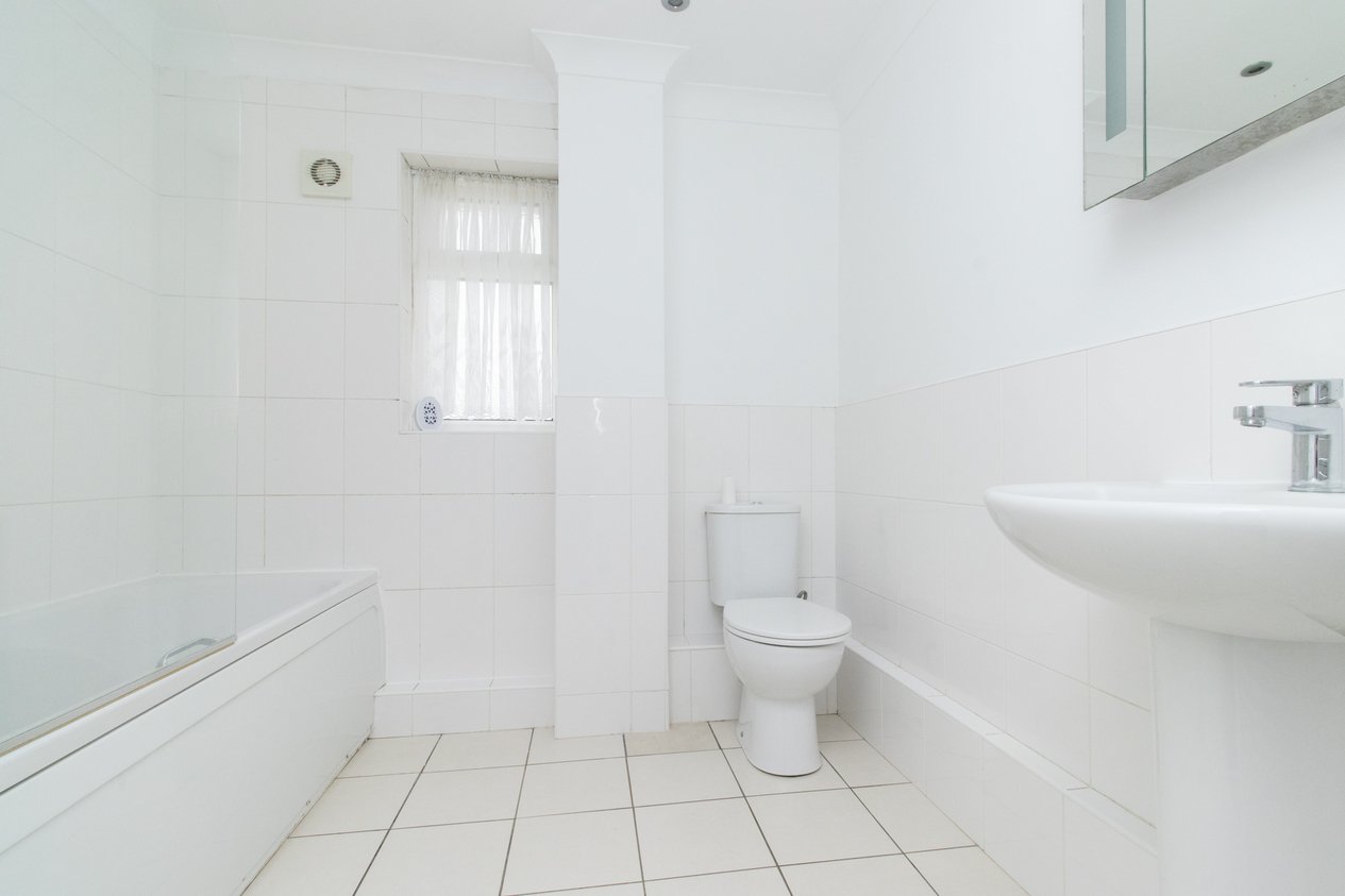 Properties Under Offer in Crundale Way Cliftonville
