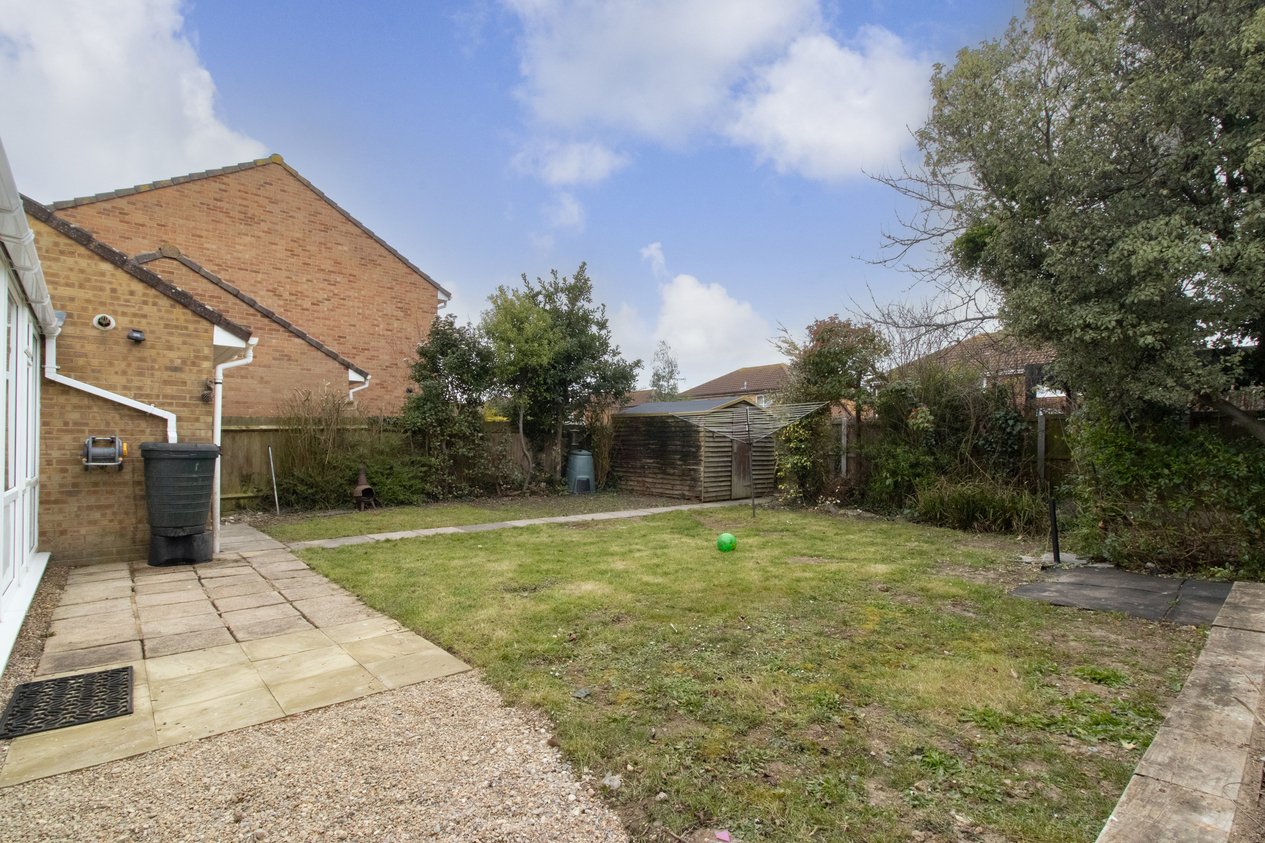 Properties Under Offer in Crundale Way Cliftonville