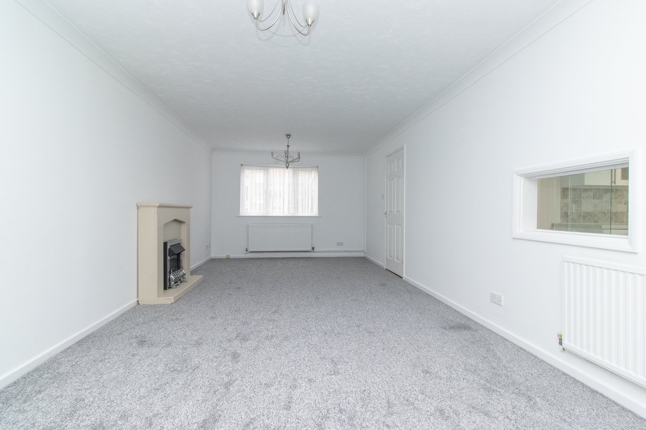 Properties Under Offer in Crundale Way Cliftonville