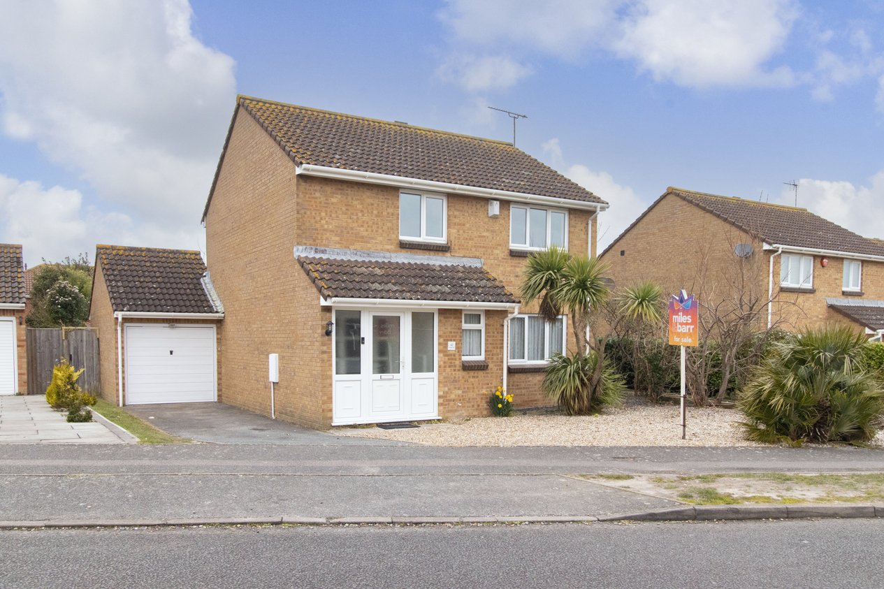 Properties Under Offer in Crundale Way Cliftonville
