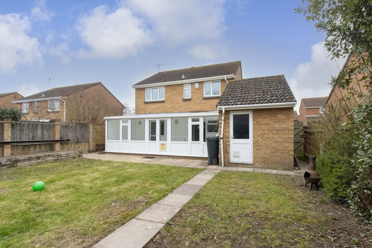 Properties Under Offer in Crundale Way Cliftonville