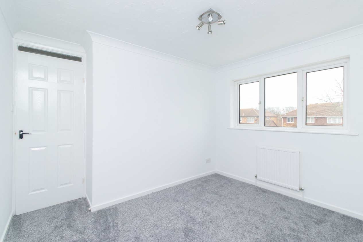 Properties Under Offer in Crundale Way Cliftonville
