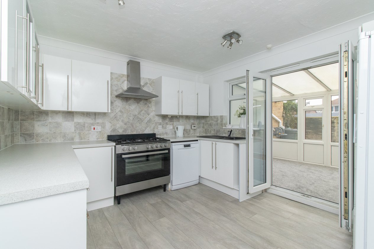 Properties Under Offer in Crundale Way Cliftonville