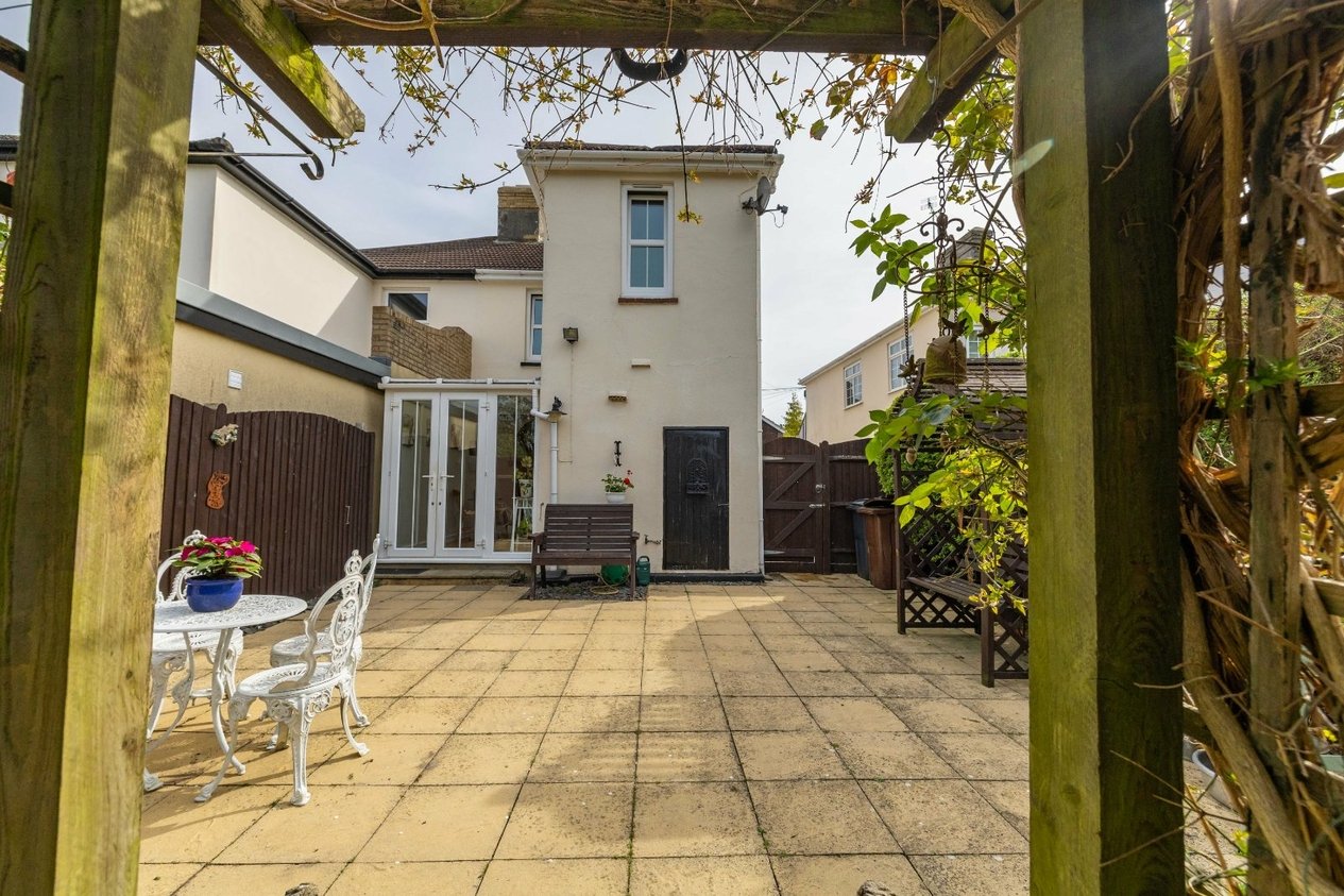 Properties Under Offer in Cudworth Road Ashford
