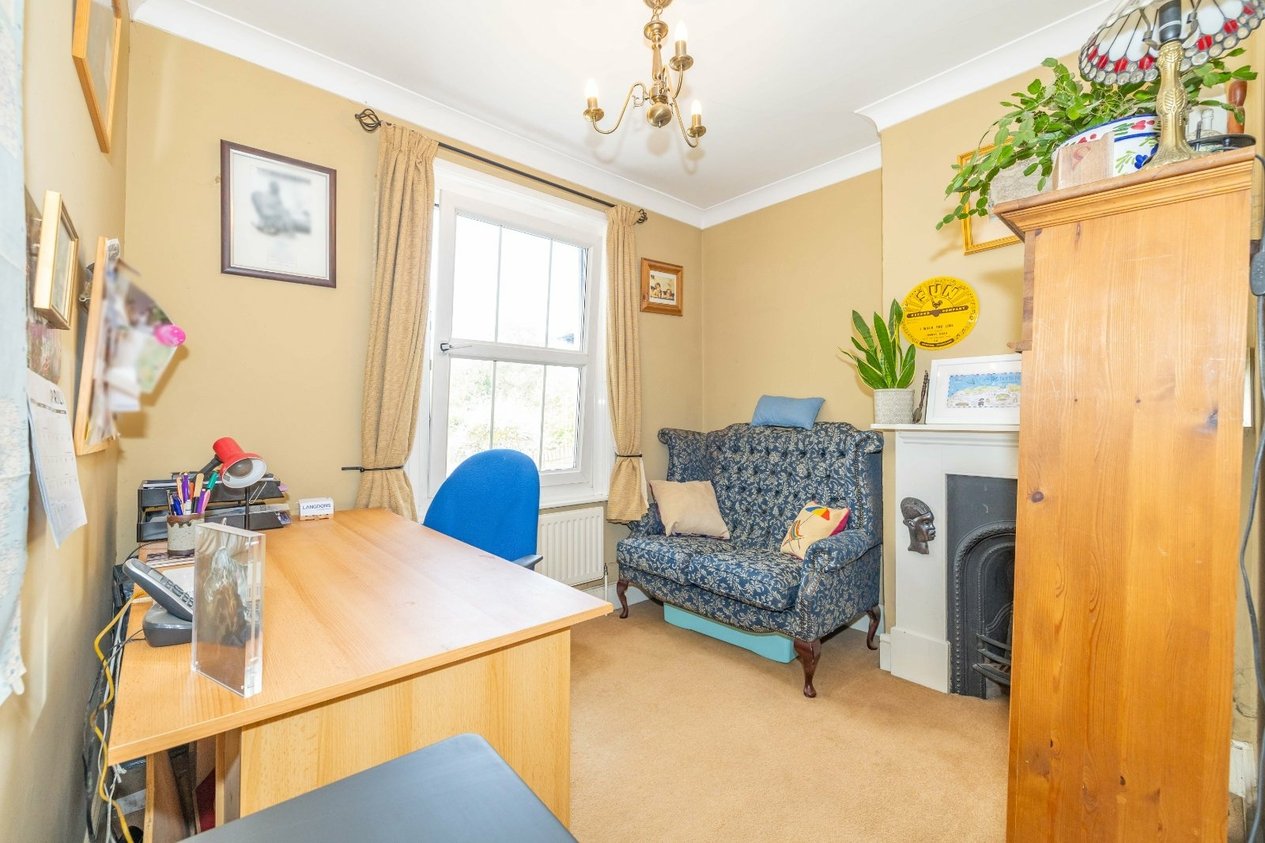 Properties Under Offer in Cudworth Road Ashford