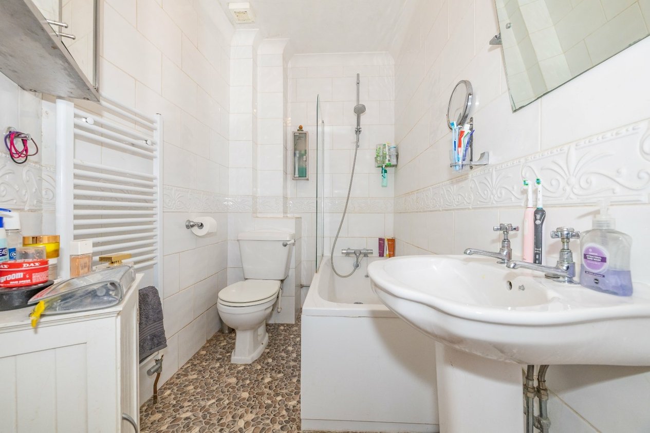 Properties Under Offer in Cudworth Road Ashford