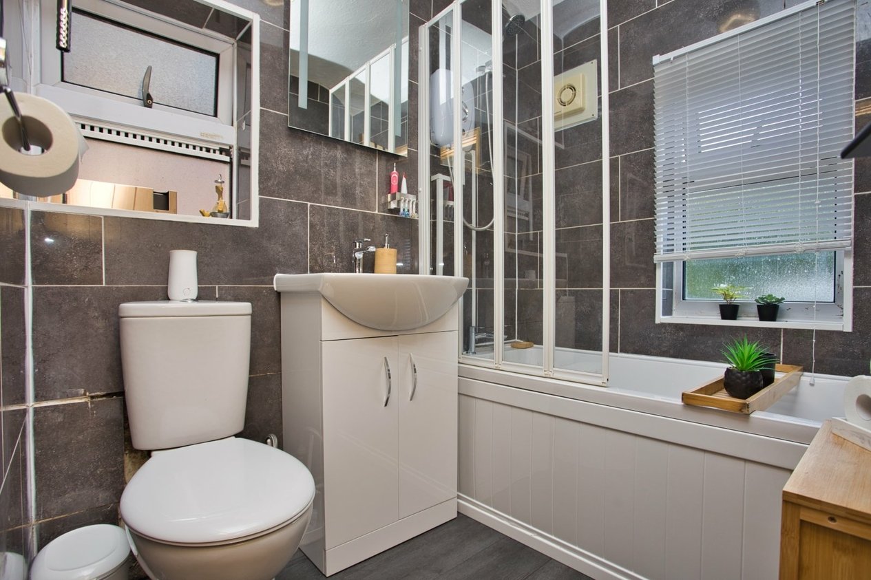 Properties For Sale in Dallas Brett Crescent Folkestone