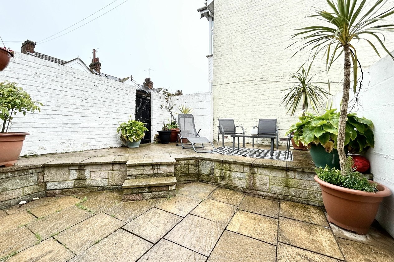 Properties Under Offer in Danesmead Terrace 