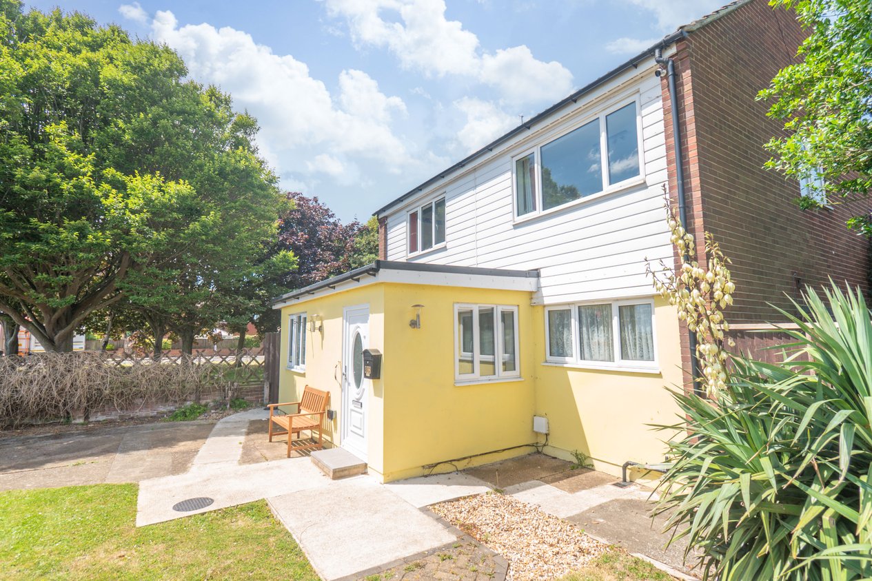 Properties For Sale in Dent-de-Lion Road Margate