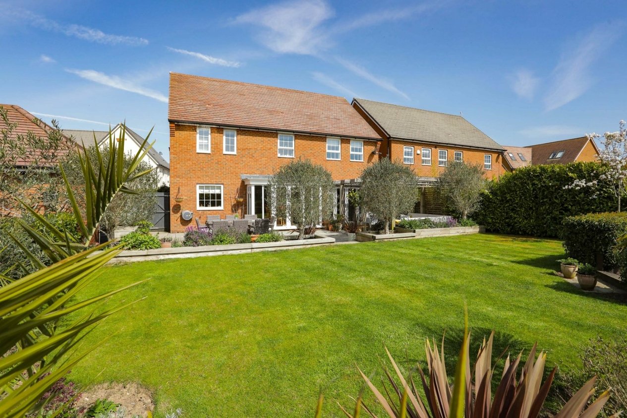 Properties Under Offer in Discovery Drive Preston