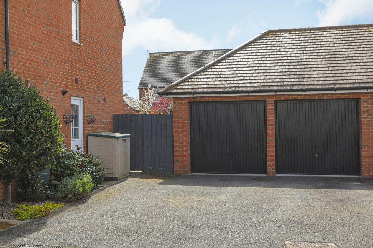 Properties Under Offer in Discovery Drive Preston