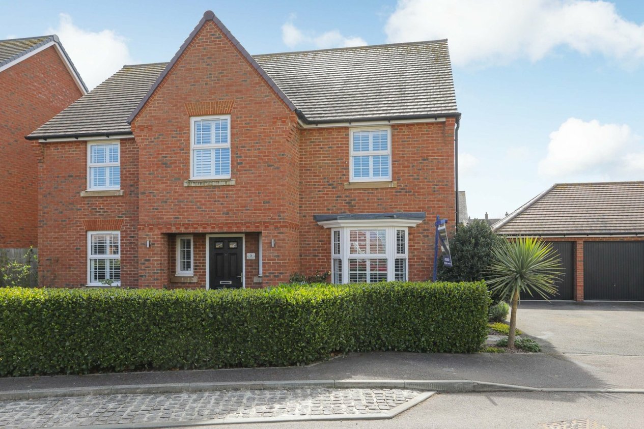 Properties Under Offer in Discovery Drive Preston