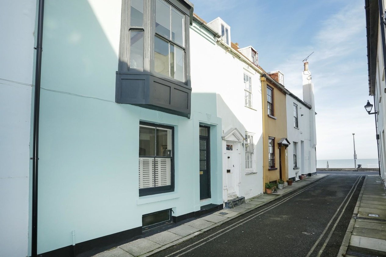 Properties Sold Subject To Contract in Dolphin Street 