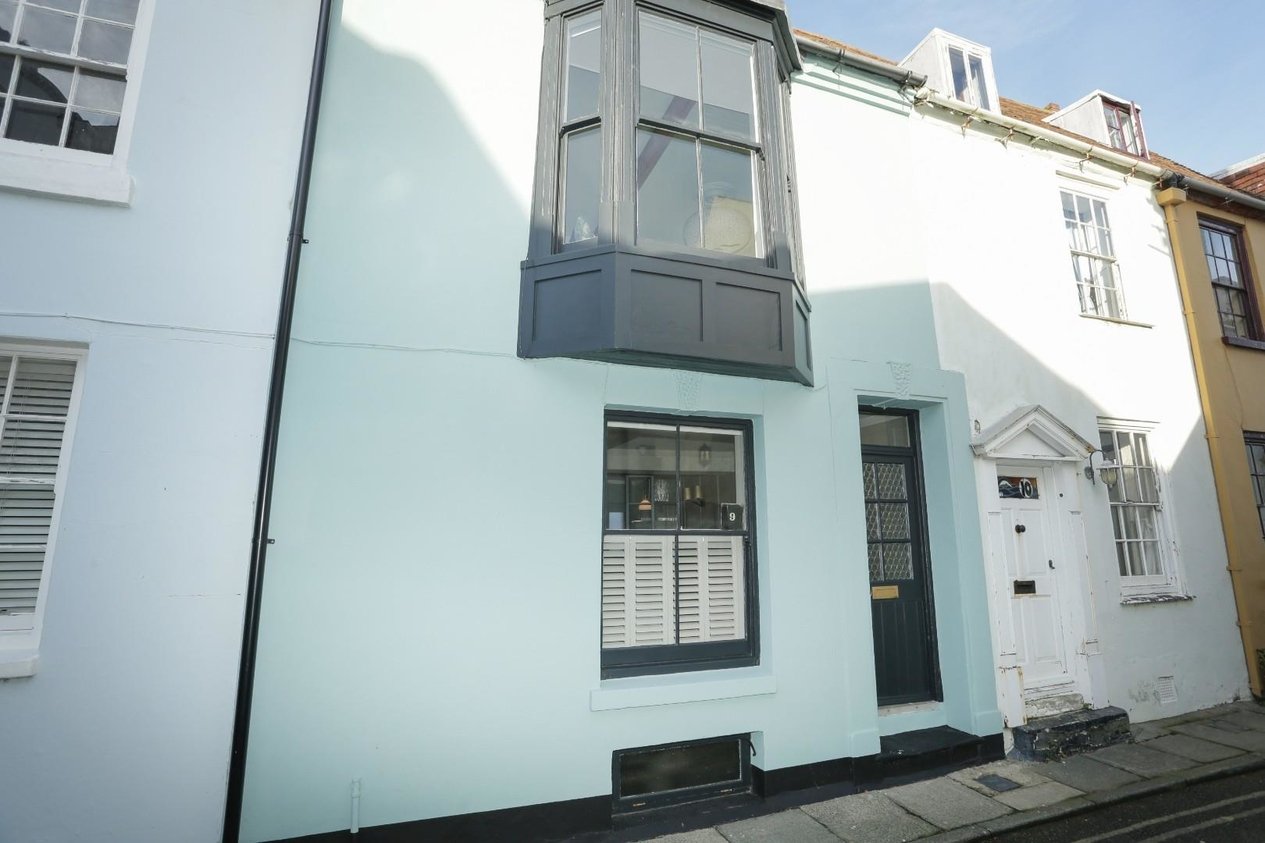 Properties Sold Subject To Contract in Dolphin Street 