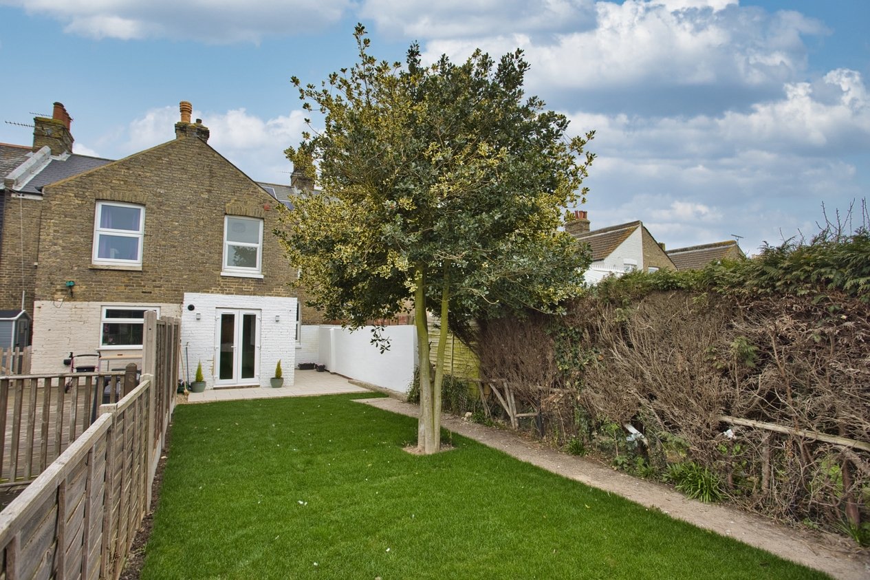 Properties For Sale in Downs Road Deal