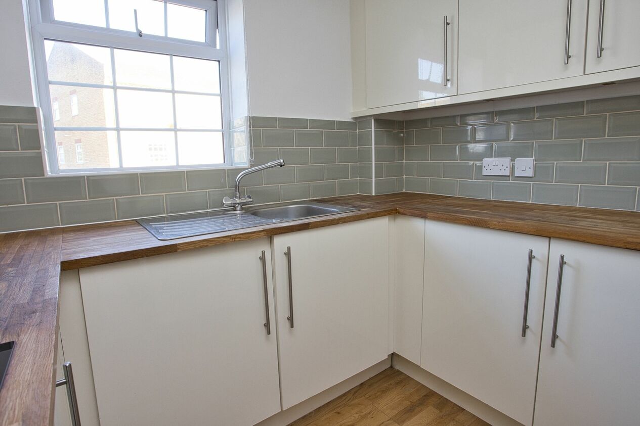 Properties Sold Subject To Contract in Drew Lane  Deal