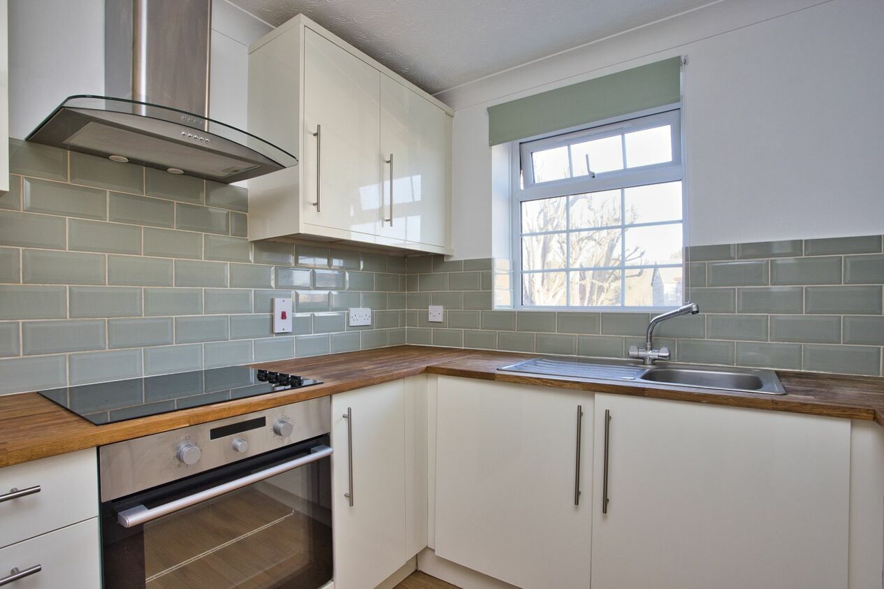 Properties Sold Subject To Contract in Drew Lane  Deal