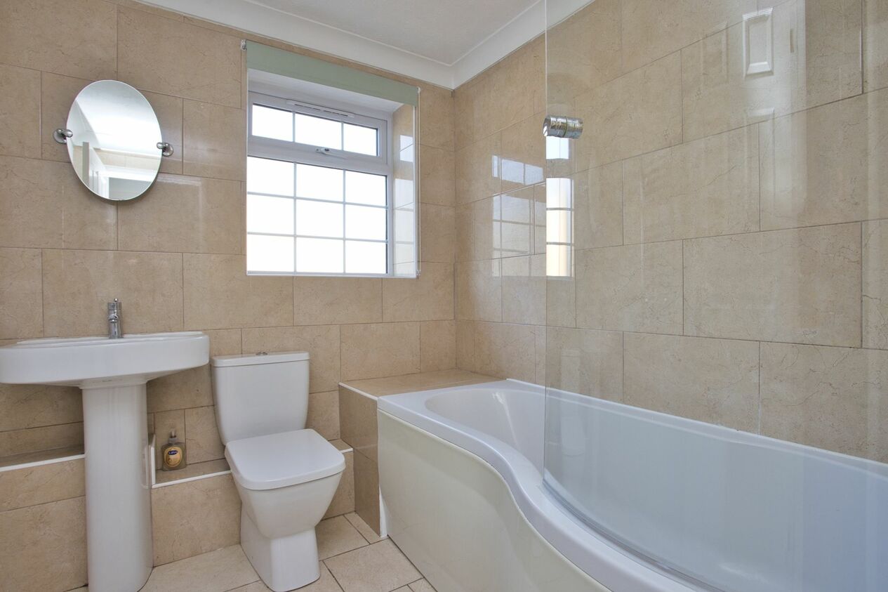 Properties Sold Subject To Contract in Drew Lane  Deal