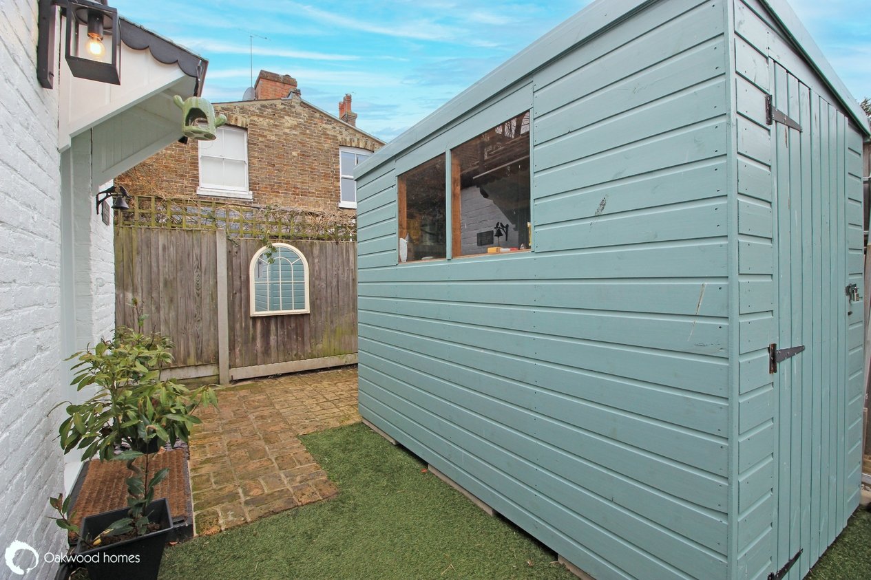 Properties For Sale in Edge End Road 