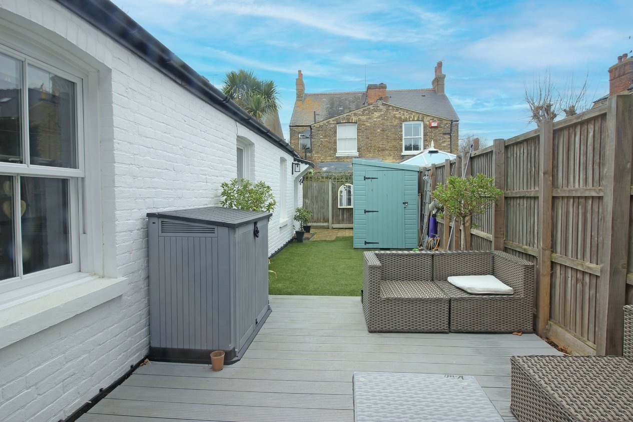 Properties For Sale in Edge End Road 