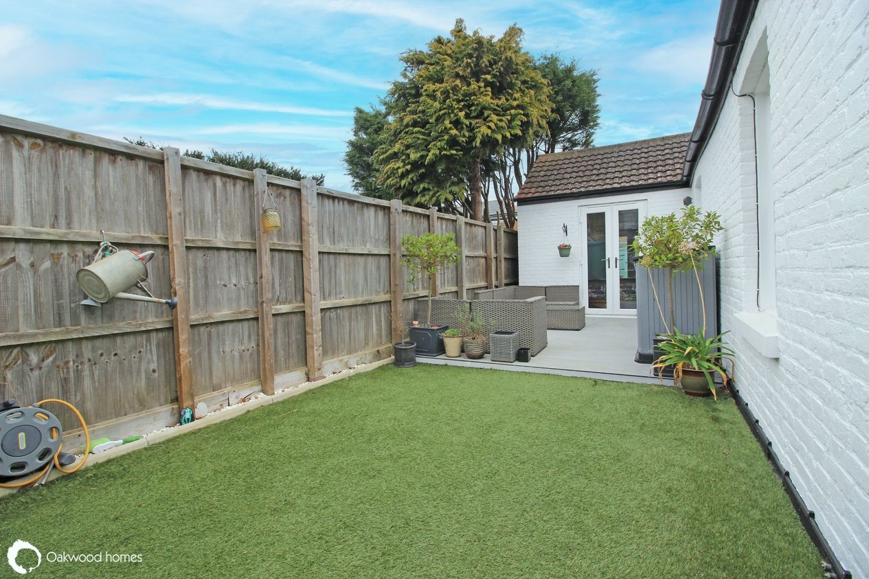 Properties For Sale in Edge End Road 