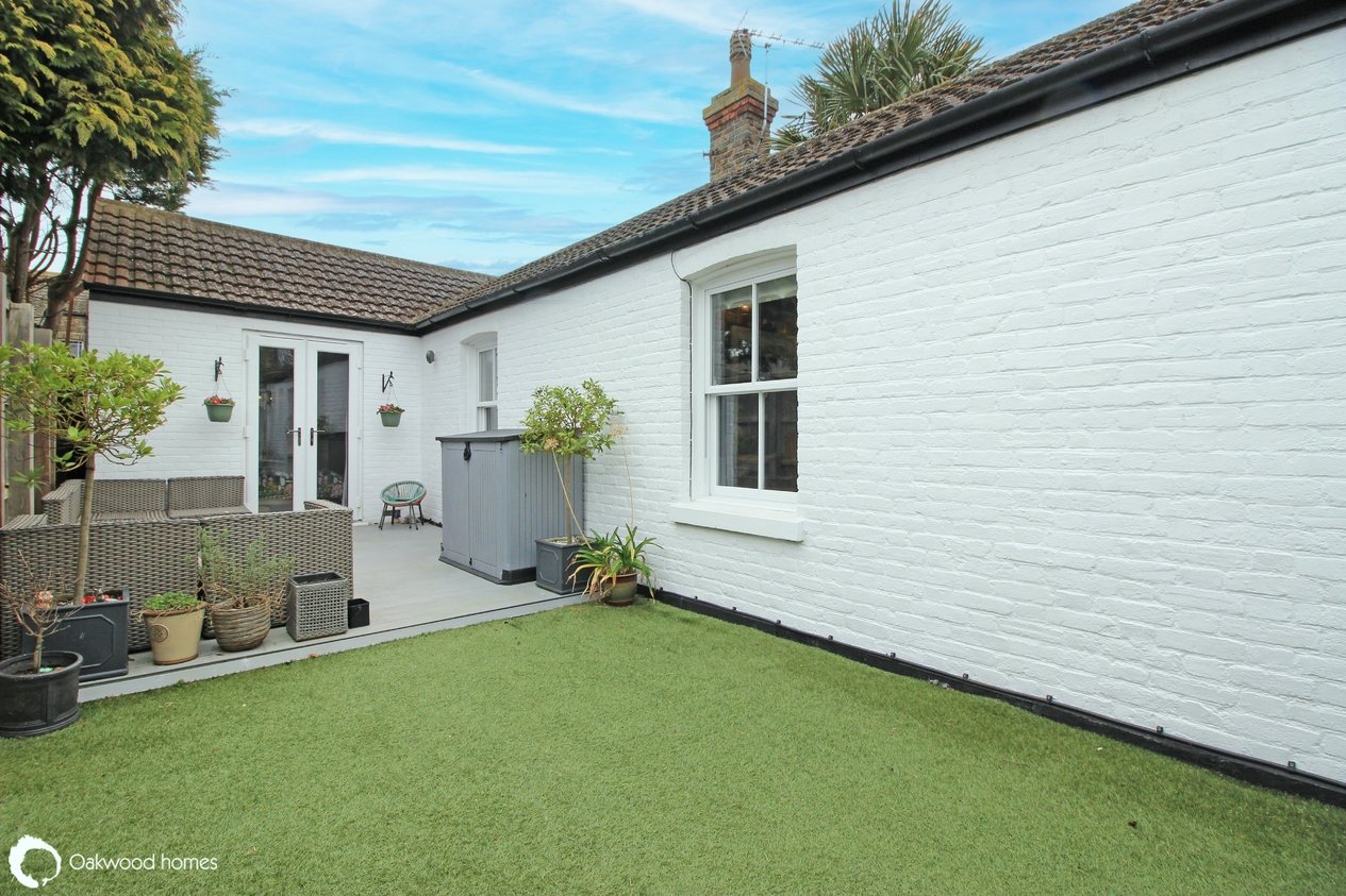 Properties For Sale in Edge End Road 